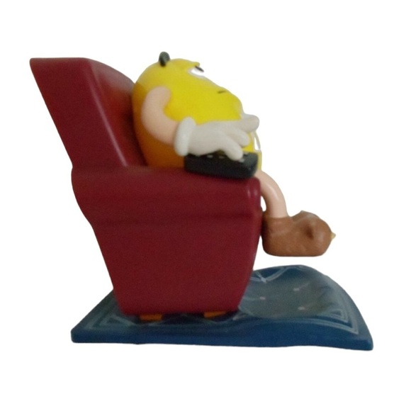 Yellow M&M "Couch Potato" Recliner Candy Dispenser Toy - Picture 2 of 6